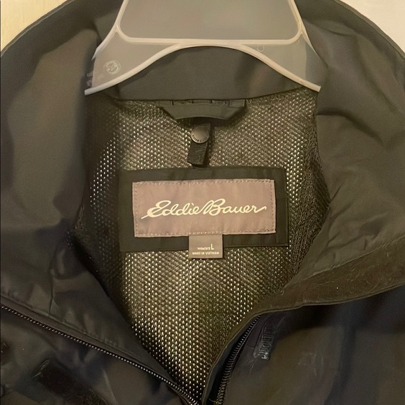 Eddie Bauer Black Raincoat with High Collar and Water-Resistant Fabric - Picture 2 of 7